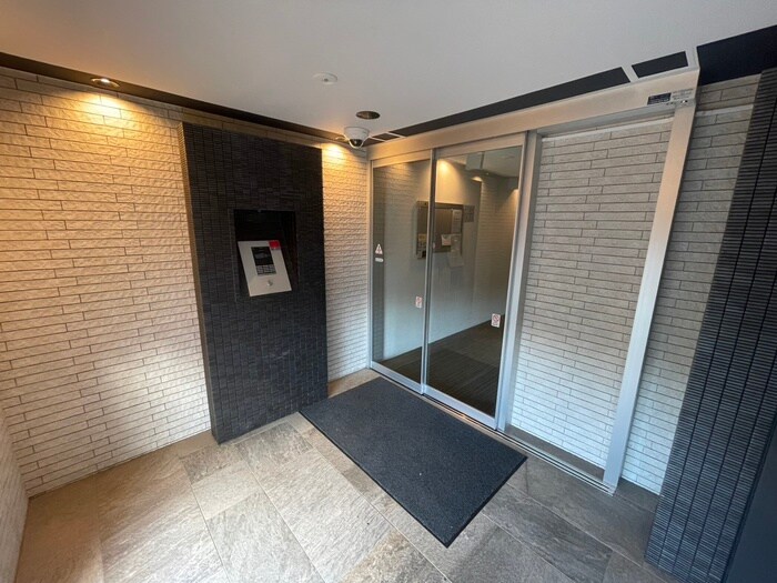 物件外観写真5　(エントランス部分)