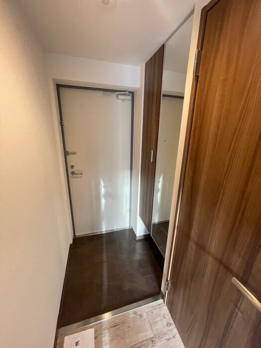 物件内観写真16　(玄関)