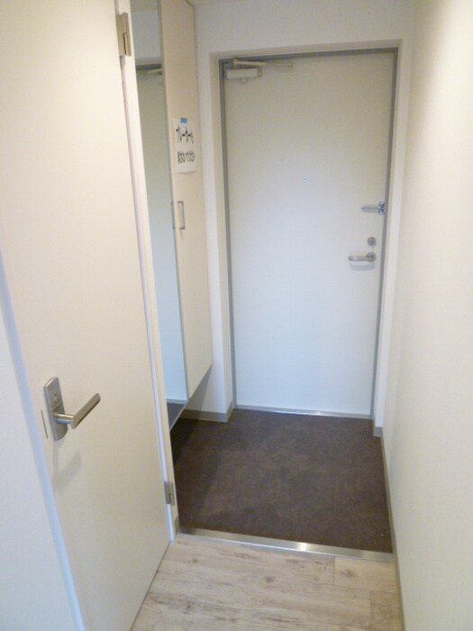 物件内観写真16　(玄関)