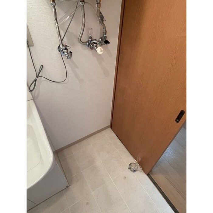 物件内観写真12　(洗濯機置場)