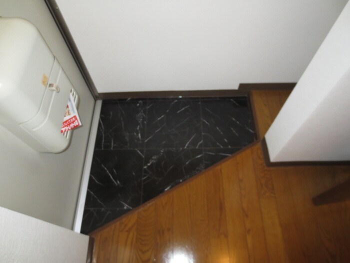 物件内観写真12　(玄関)