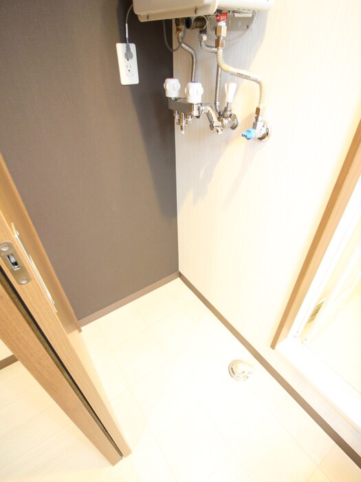 物件内観写真16　(洗濯機置場)