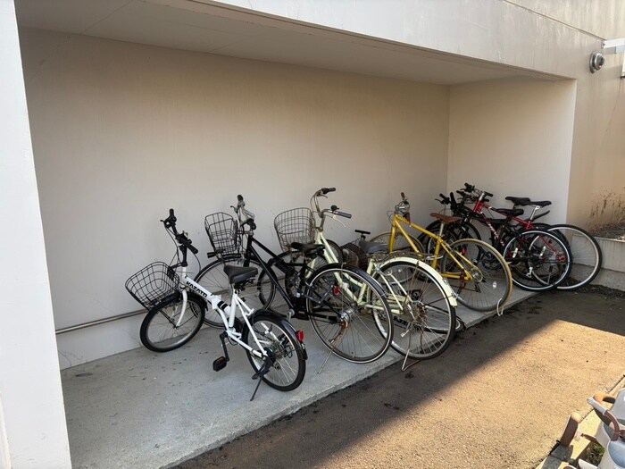 物件外観写真6　(駐輪場)