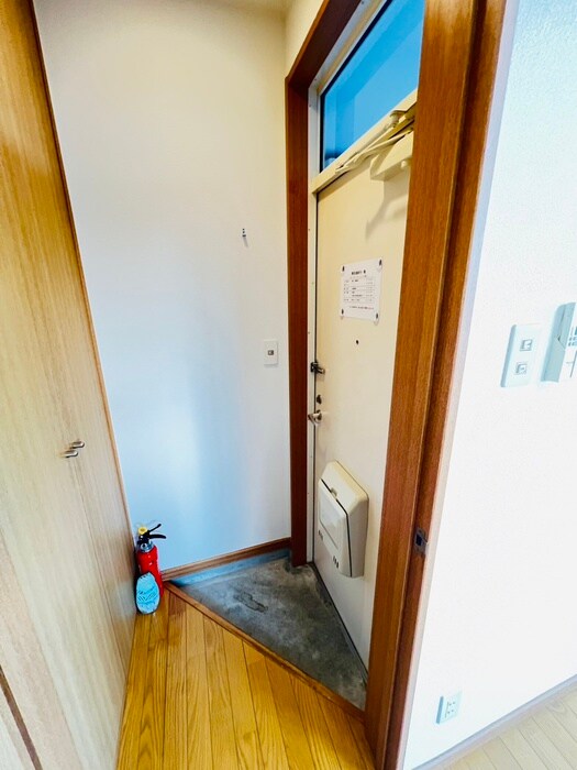 物件内観写真16　(玄関)