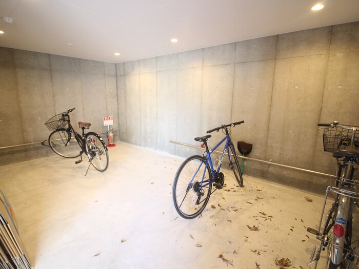 物件外観写真5　(駐輪場)