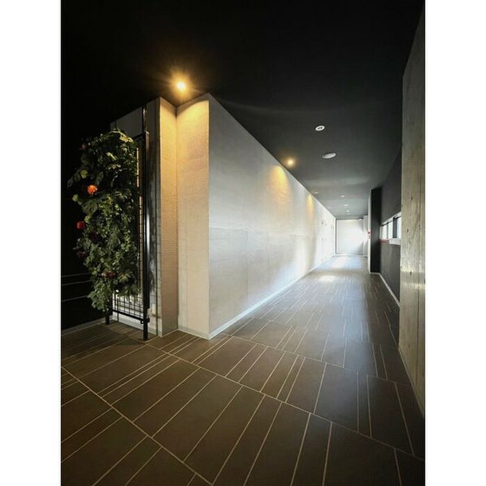 物件外観写真5　(エントランス部分)