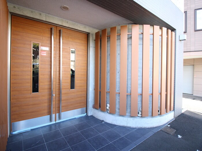 物件外観写真3　(エントランス部分)