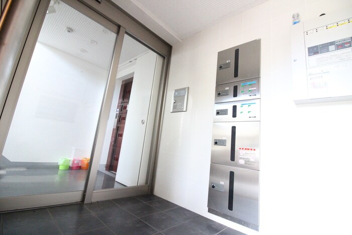 物件外観写真4　(エントランス部分)