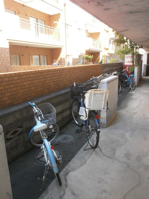 物件外観写真5　(駐輪場)
