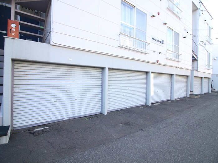 物件外観写真3　(駐車場)