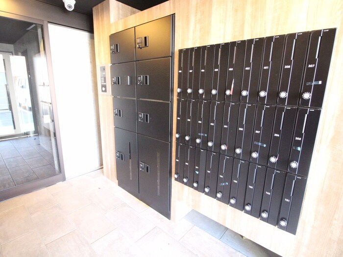 物件外観写真4　(エントランス部分)