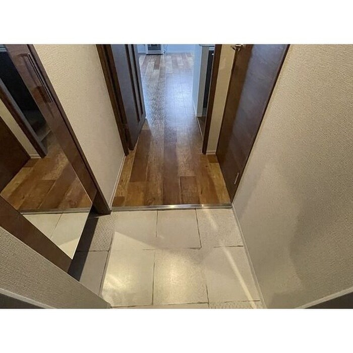 物件内観写真16　(玄関)