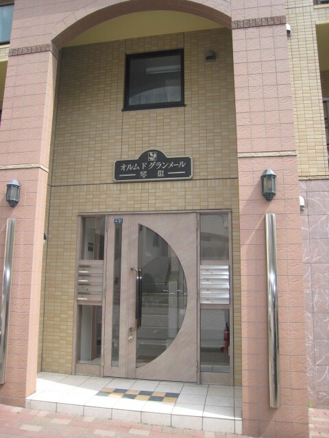 物件外観写真3　(エントランス部分)