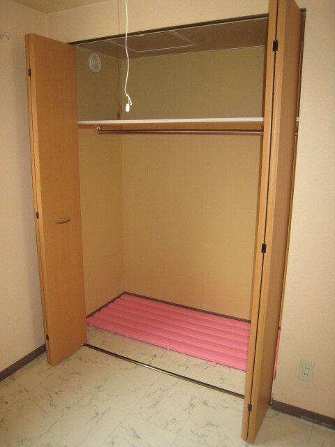 物件内観写真12　(収納)