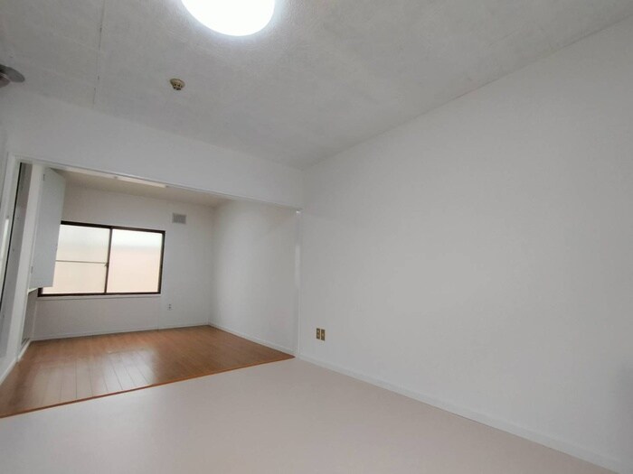 物件内観写真3　(居室)
