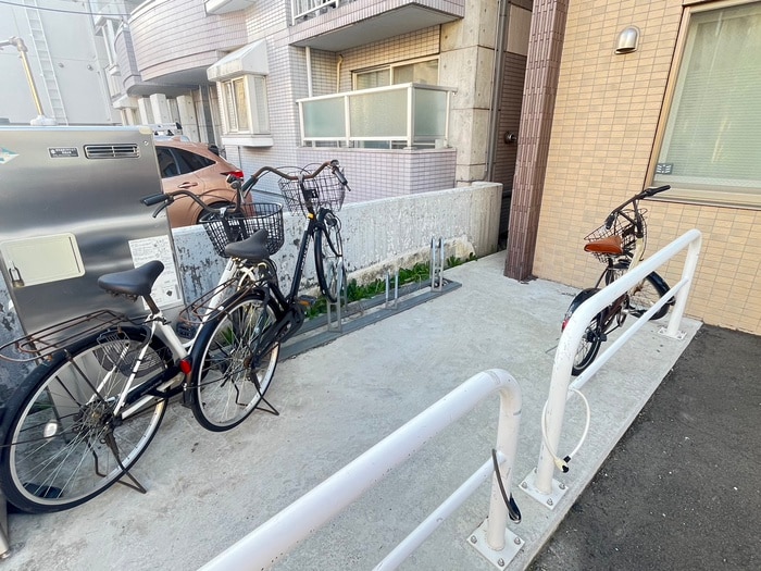 物件外観写真5　(駐輪場)