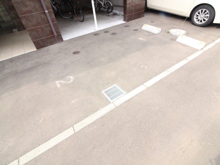 物件外観写真4　(駐車場)