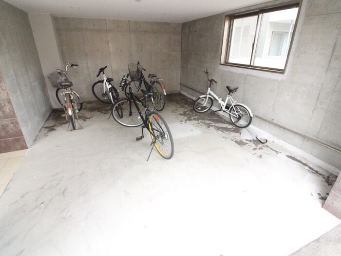 物件外観写真5　(駐輪場)