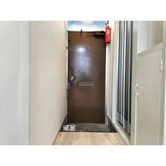 物件内観写真13　(玄関)