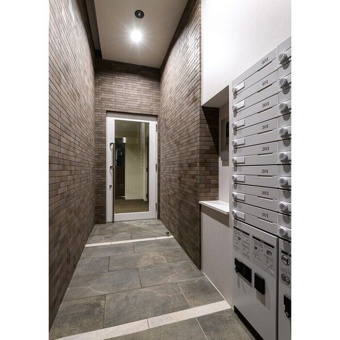 物件外観写真4　(エントランス部分)