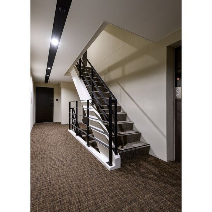 物件外観写真5　(エントランス部分)