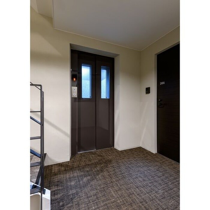 物件外観写真6　(エントランス部分)