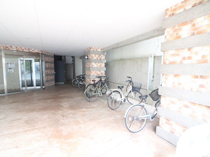 物件外観写真3　(駐輪場)