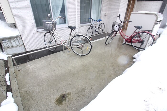 物件外観写真5　(駐輪場)