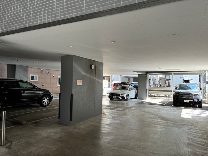 物件外観写真4　(駐車場)