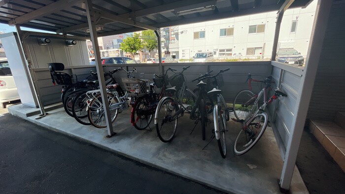 物件外観写真5　(駐輪場)