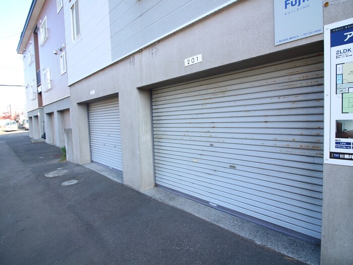 物件外観写真3　(駐車場)