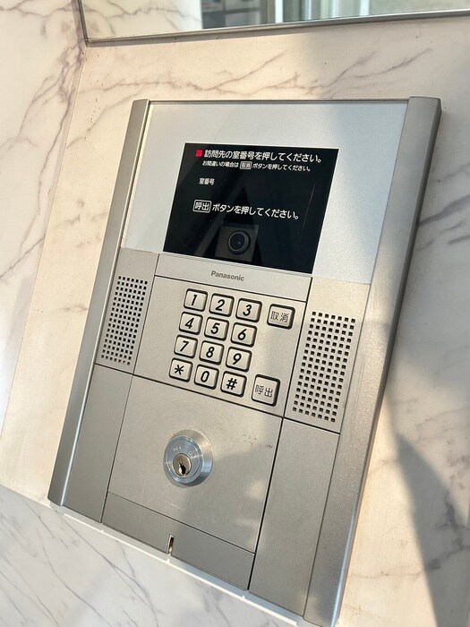 物件外観写真6　(エントランス部分)