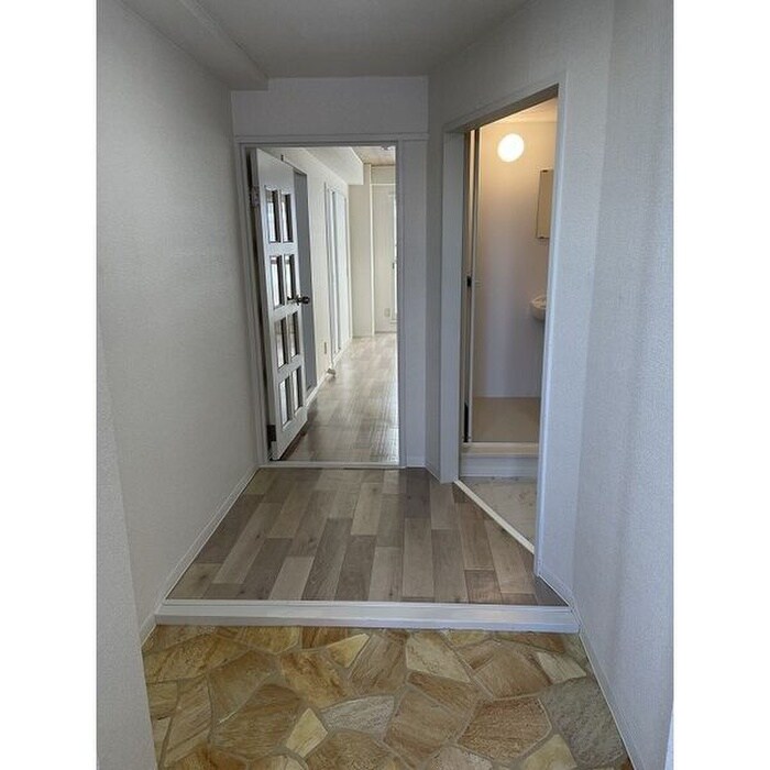 物件内観写真13　(玄関)