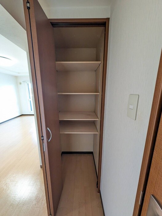 物件内観写真12　(収納)