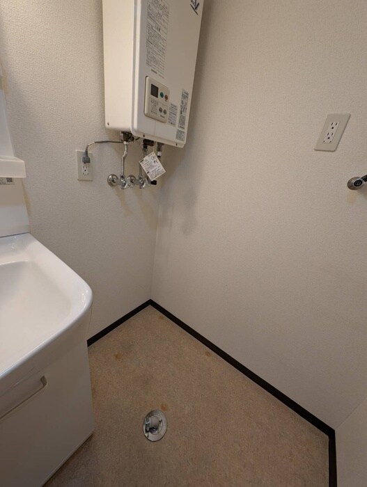 物件内観写真14　(洗濯機置場)