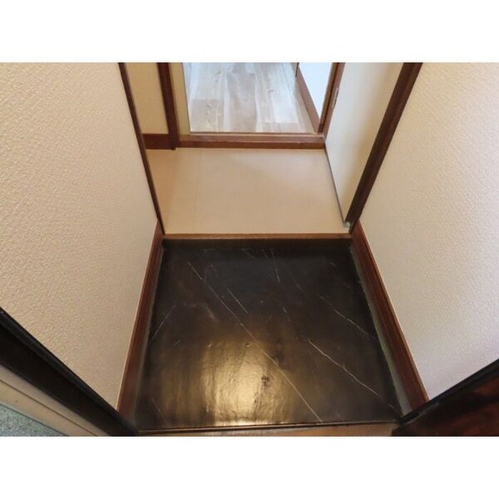 物件内観写真12　(玄関)