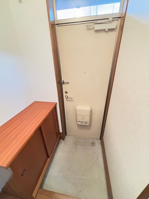 物件内観写真16　(玄関)