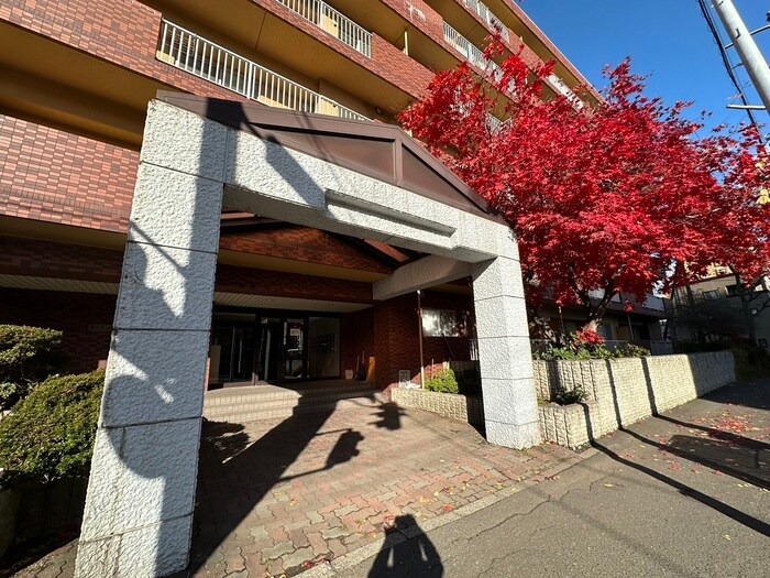 物件外観写真3　(エントランス部分)