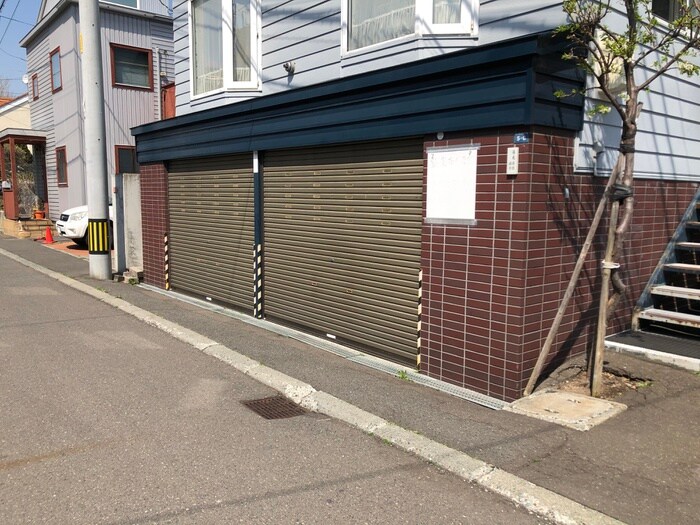 物件外観写真6　(駐車場)