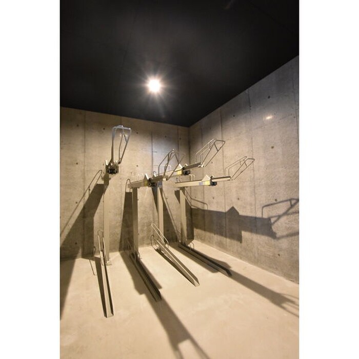 物件外観写真4　(駐輪場)