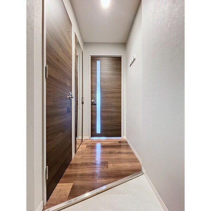 物件内観写真11　(玄関)