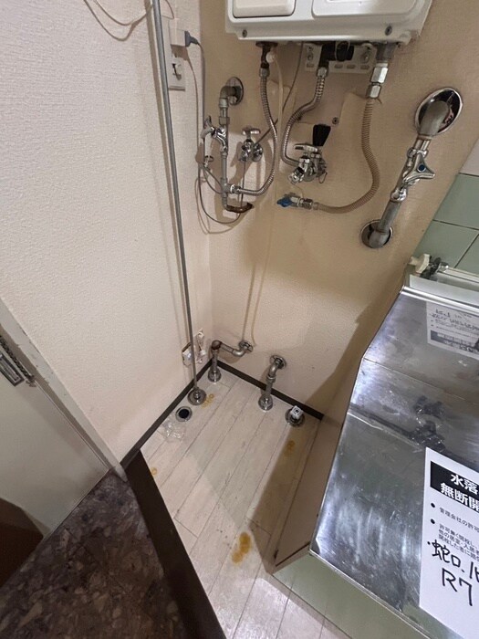 物件内観写真16　(洗濯機置場)