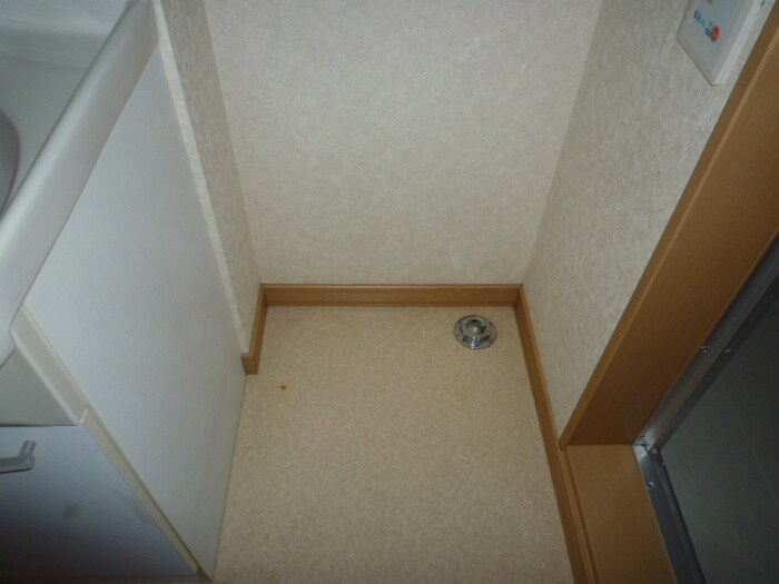 物件内観写真8　(洗濯機置場)