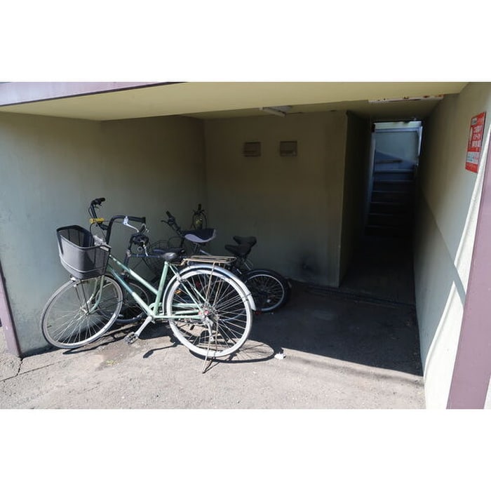 物件外観写真2　(駐輪場)