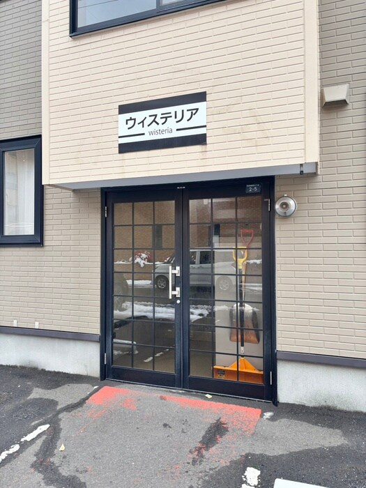 物件外観写真4　(エントランス部分)