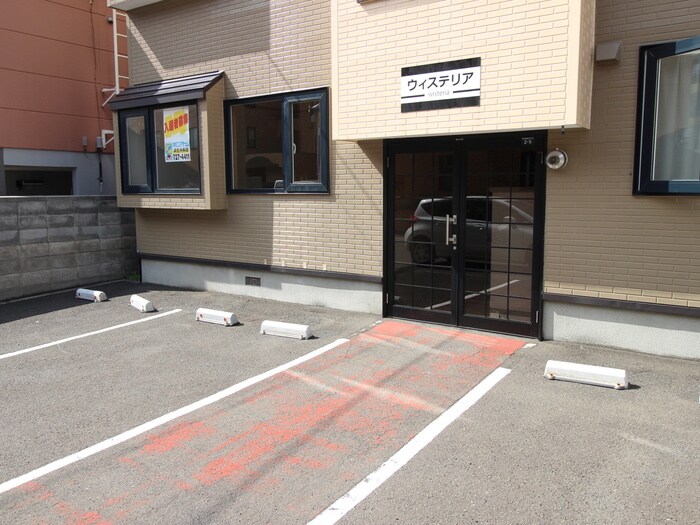 物件外観写真6　(駐車場)