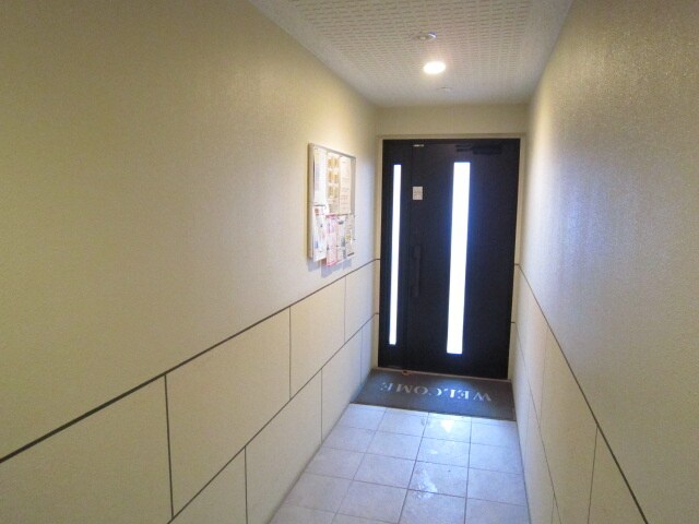 物件外観写真3　(エントランス部分)