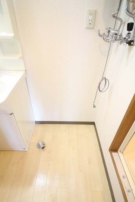 物件内観写真13　(洗濯機置場)
