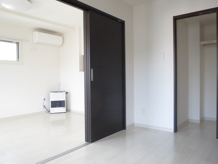 物件内観写真9　(居室)