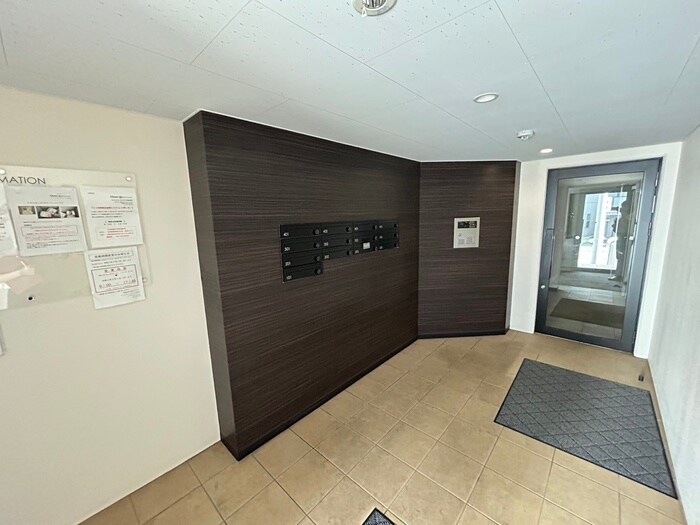 物件外観写真4　(エントランス部分)